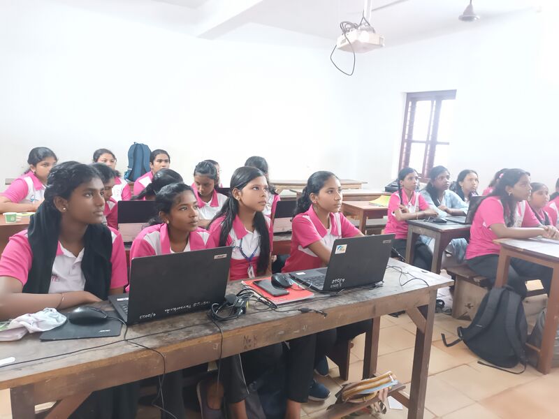 പ്രമാണം:43040-lk27schoolcamp2.jpg
