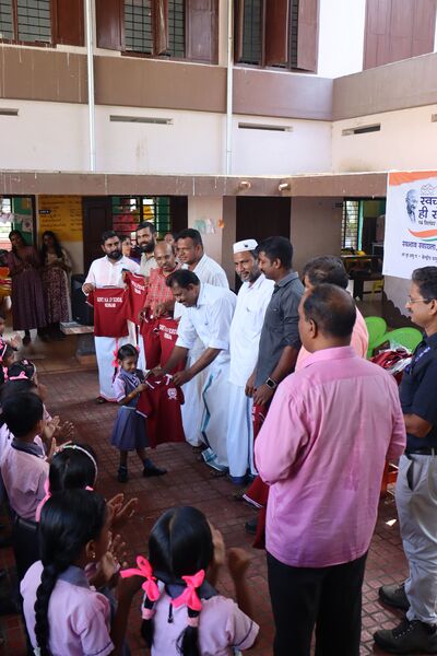 പ്രമാണം:44223 uniform inau.jpg