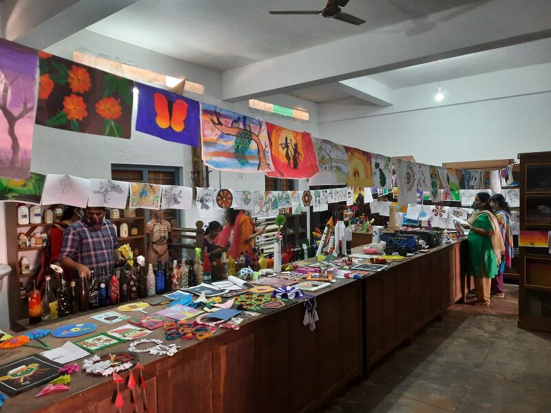 പ്രമാണം:Crafts 13057.jpeg