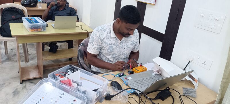 പ്രമാണം:Drcmlp-feb18-adv rob kit test-4.jpg