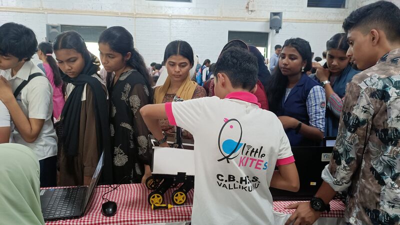 പ്രമാണം:Drcmlp-lk-mik 25.jpg