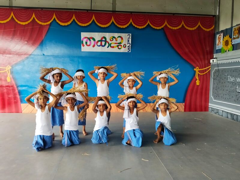 പ്രമാണം:School 22233 school kaloolsavam.jpg