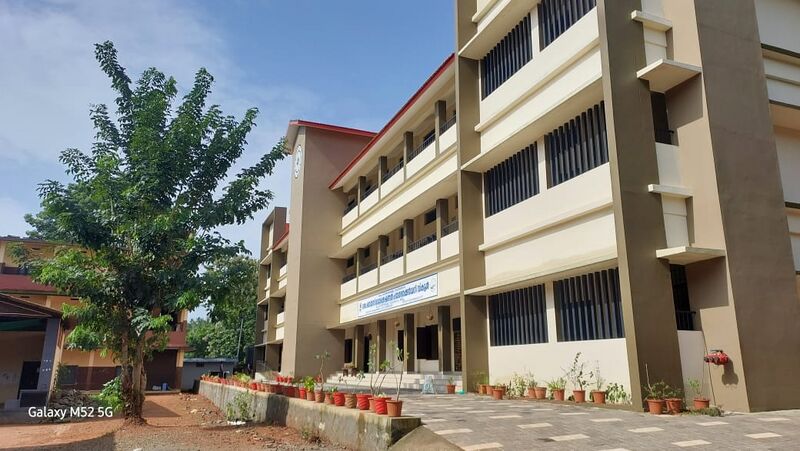 പ്രമാണം:18059 school photo.jpeg