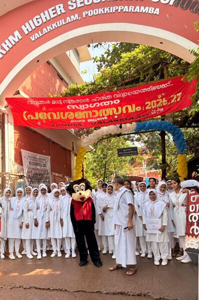 പ്രമാണം:19011-praveshanolsavam 05.jpg