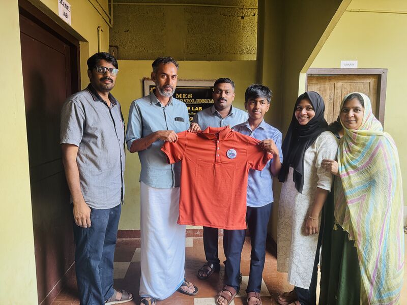 പ്രമാണം:19112lk uniform 2025-28 batch.JPG