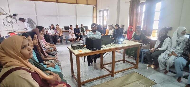 പ്രമാണം:21072 summer Camp Batch24-27 2025May5.jpg