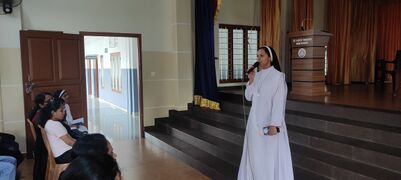 ഗണിതാധ്യാപിക സി. മരിയ ജോസ് കൃതജ്ഞത പറയുന്നു