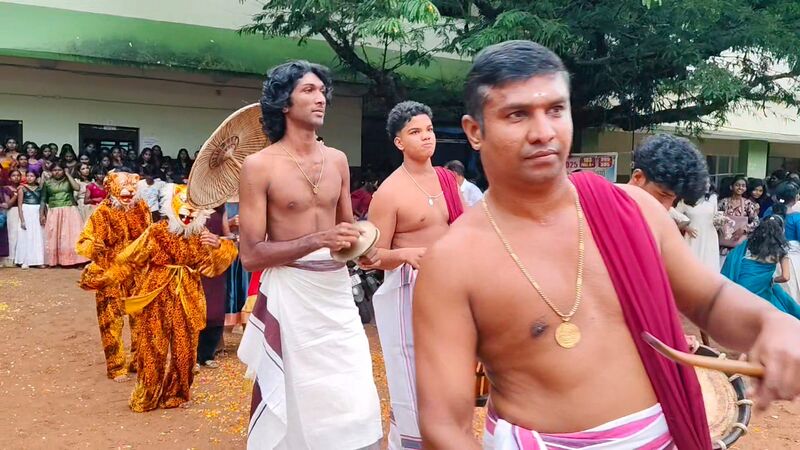 പ്രമാണം:34024 poovili 2025 26-7.jpg