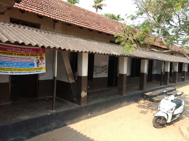 പ്രമാണം:35345 school.jpg