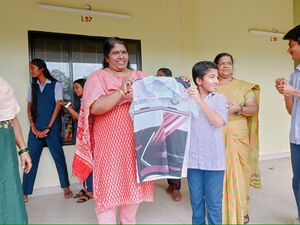 36065 lk uniform1.jpg