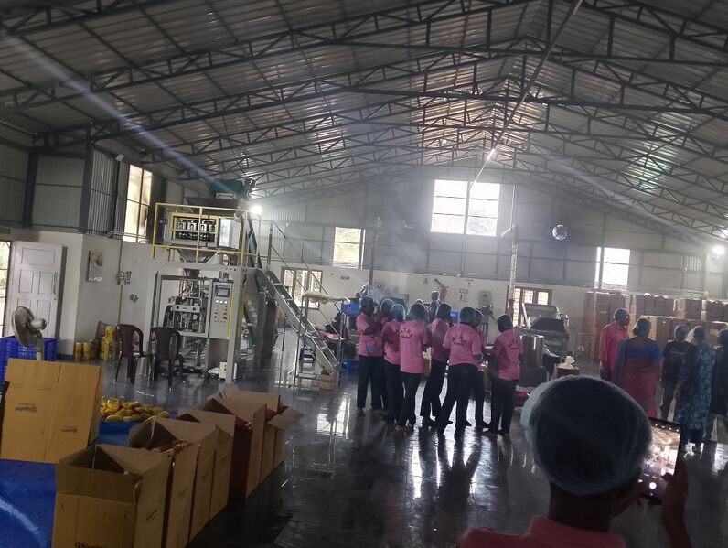 പ്രമാണം:37026 factoryvisit 2.jpg