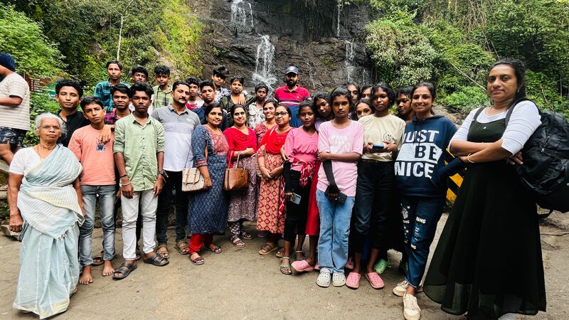 പ്രമാണം:42050 tour 10 24.jpg