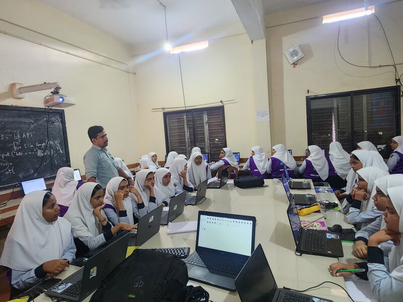 പ്രമാണം:47102-lk unit camp3.jpg