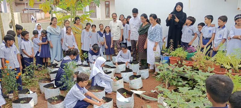 പ്രമാണം:Haritha kerala.jpg