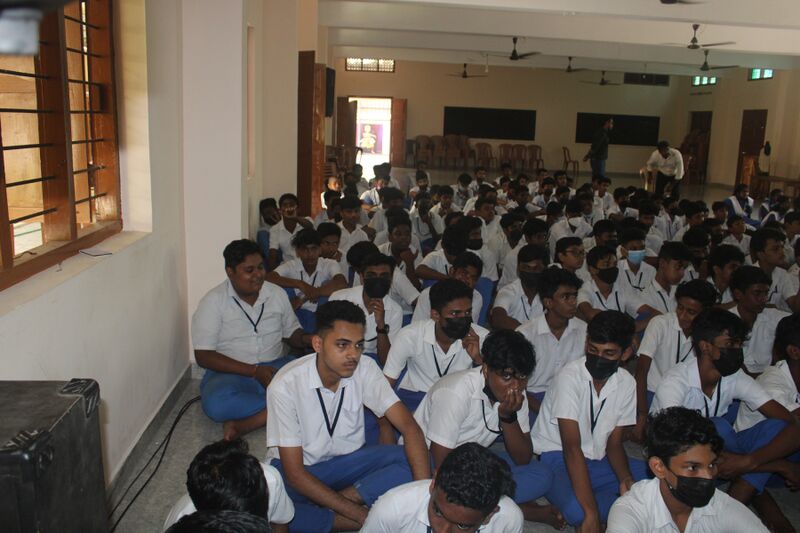 പ്രമാണം:Sathyamevajayathe class 35052 22 (6).JPG