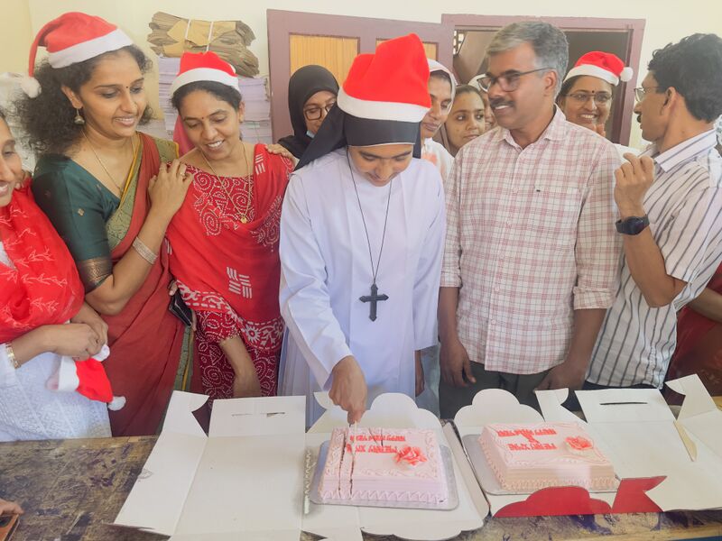 പ്രമാണം:16008 xmas 2025.jpeg