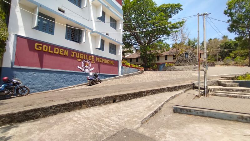 പ്രമാണം:20021 school6.jpeg