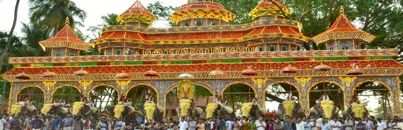 പ്രമാണം:21008pooram1.jpg