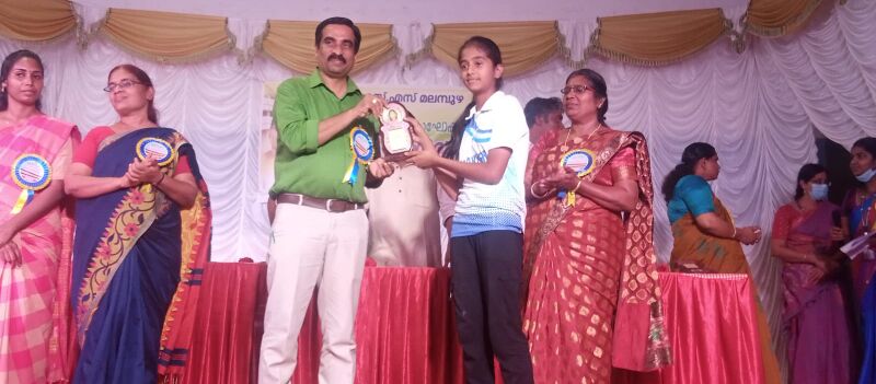 പ്രമാണം:21068 hockey1.jpeg