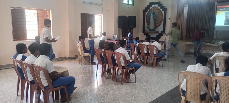 പ്രമാണം:35052 ssquiz 2425 2.jpg