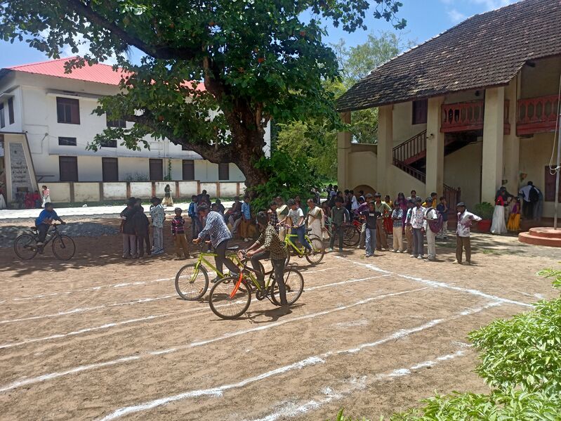 പ്രമാണം:36026 onam2024cycle slow.jpg