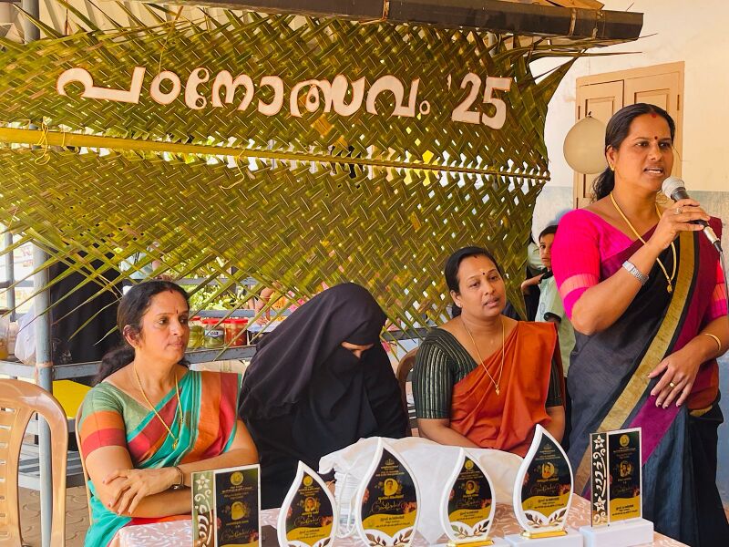 പ്രമാണം:Padanolsavam mcbm 2.jpg