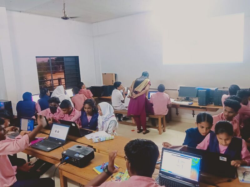 പ്രമാണം:18139 Hitech Lab Night camp.jpg