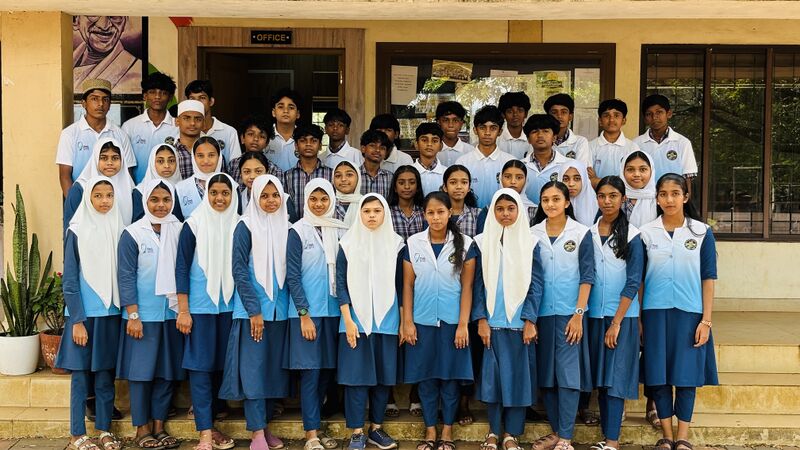 പ്രമാണം:19013 members.jpg