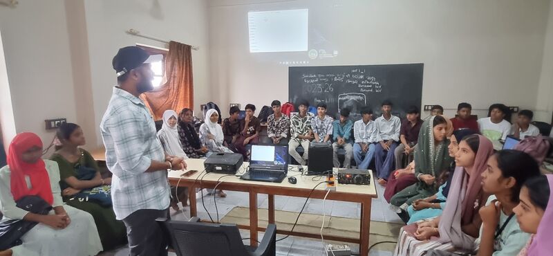 പ്രമാണം:21072 summer Camp Batch24-27 2025May7.jpg