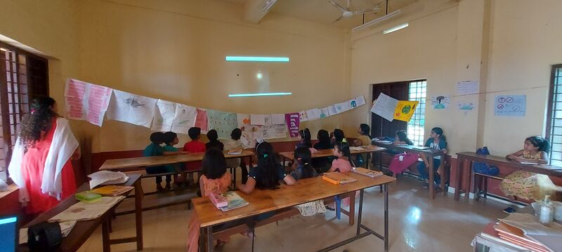 പ്രമാണം:24608 - hitech classroom.jpg