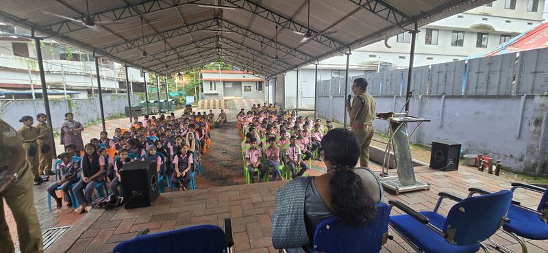 പ്രമാണം:25057Aruthu lahari 1.jpg