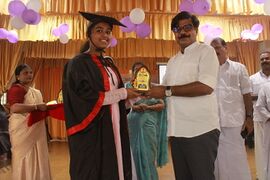 ഡോ. മാത്യു കുഴൽനാടൻ എം എൽ എ വിദ്യാർത്ഥികളെ ആദരിക്കുന്നു