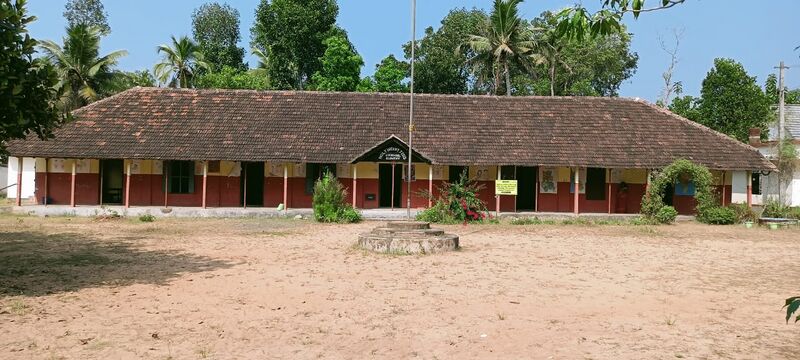 പ്രമാണം:36376 schoolpic.jpeg