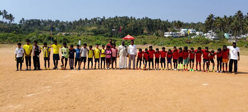 സൗഹൃദ ഫുട്ബോൾ മത്സരത്തിൽ പങ്കെടുത്ത യു.പി. വിഭാഗം ഫൈനലിസ്റ്റുകൾ