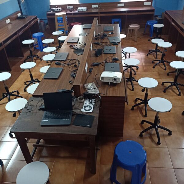 പ്രമാണം:11028 school lab.jpeg