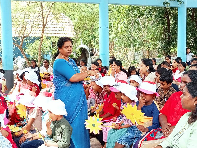 പ്രമാണം:12235 PRAVESHANOLSAVAM2.jpeg