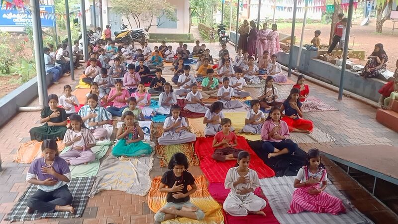 പ്രമാണം:12343 yoga3.jpg