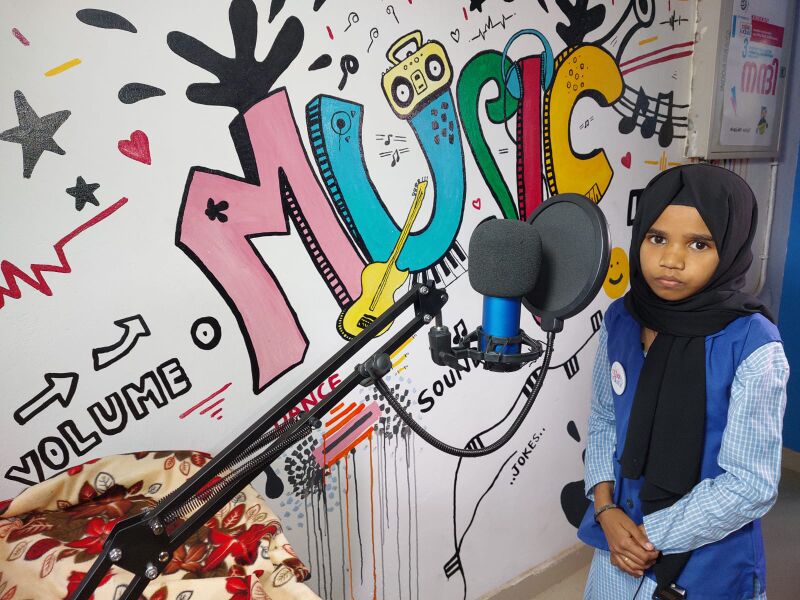 പ്രമാണം:20062 radio room2.jpg