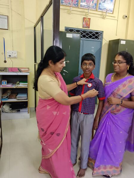 പ്രമാണം:21060 lk badge1.jpg