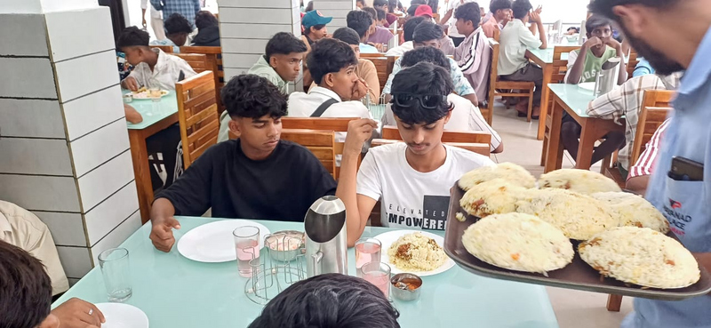 പ്രമാണം:21060 vinodhayathra 1.png