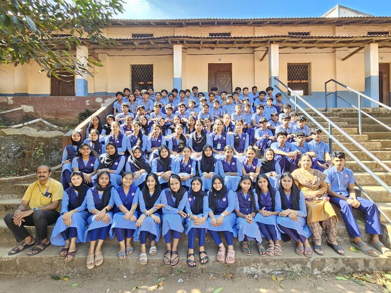 പ്രമാണം:21083 GROUPPHOTO.jpg