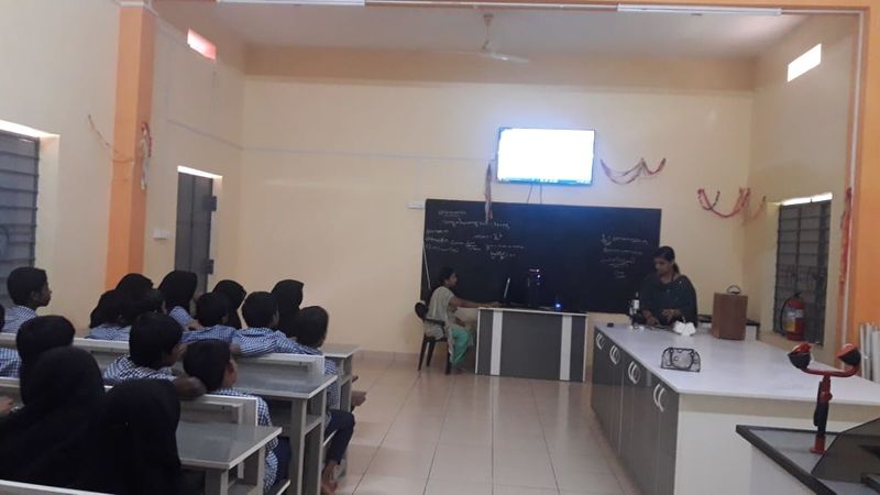 പ്രമാണം:21083 SCIENCELAB.jpg