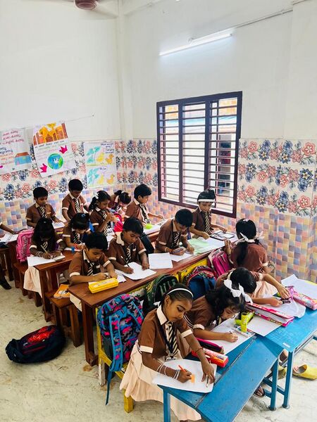 പ്രമാണം:24217 classroom.jpeg