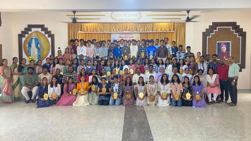 പ്രമാണം:35052 meritaward 25 7.jpg