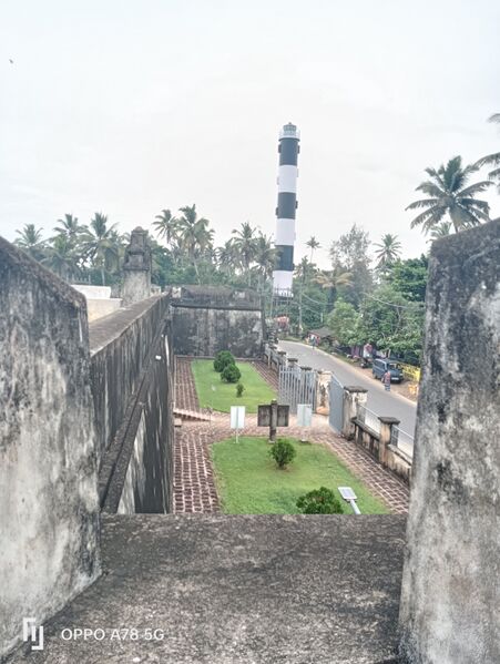 പ്രമാണം:42063 ANCHUTHENGU LIGHTHOUSE.jpg