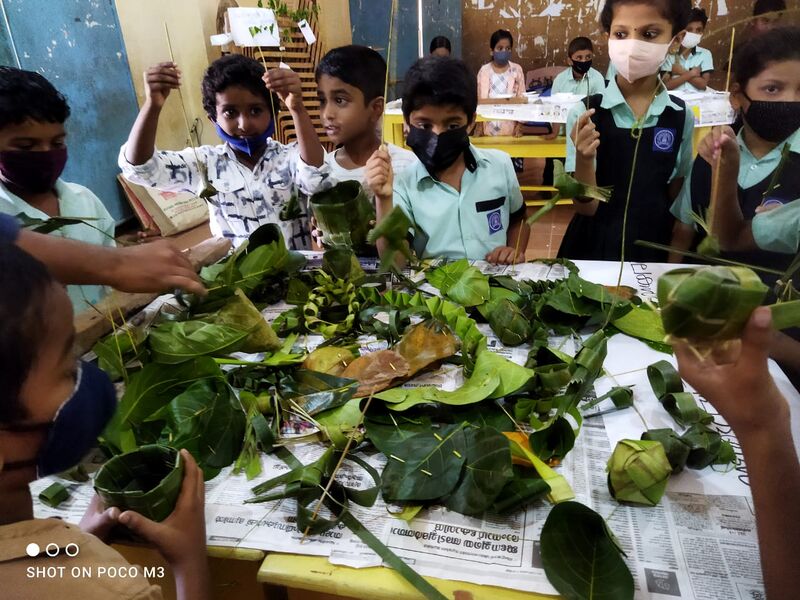 പ്രമാണം:Leaf toys.jpeg