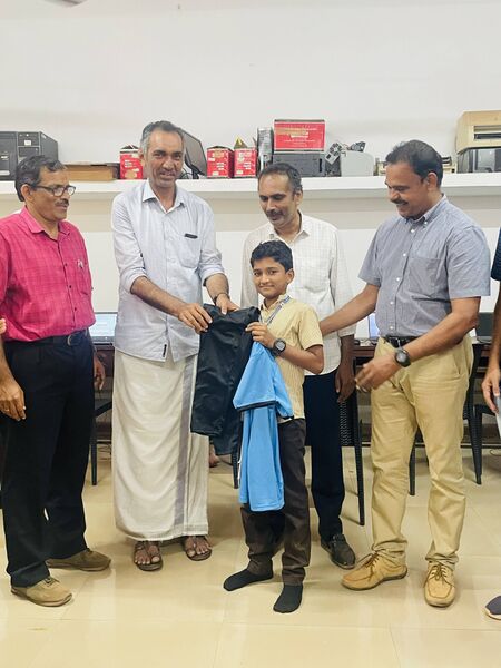 പ്രമാണം:11047 LittleKitesUniformDistribution2.jpg