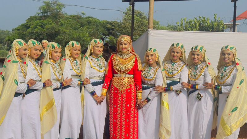 പ്രമാണം:11053 oppana.jpg