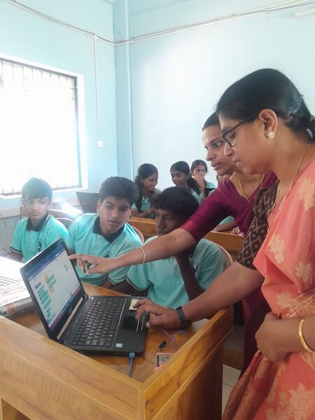 പ്രമാണം:12052 KGMIKAVULSAVAM2.jpeg