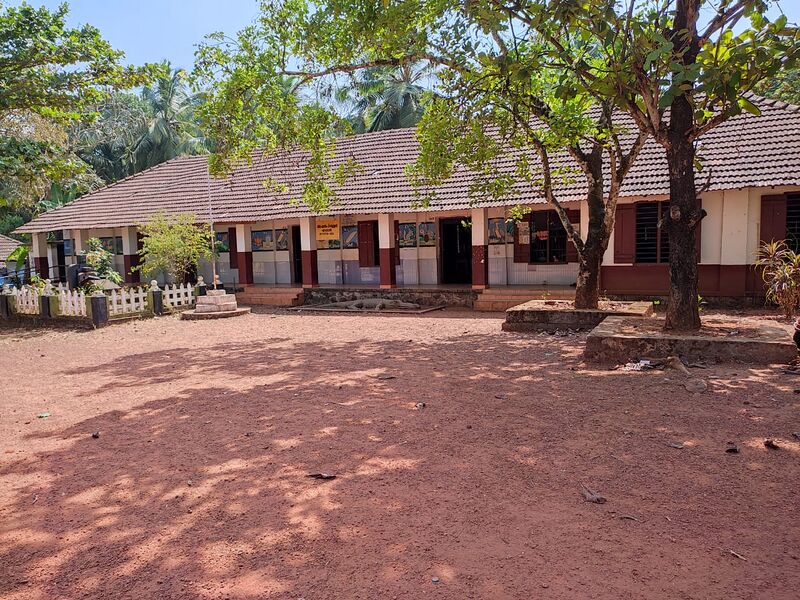 പ്രമാണം:19206-school photo.jpeg